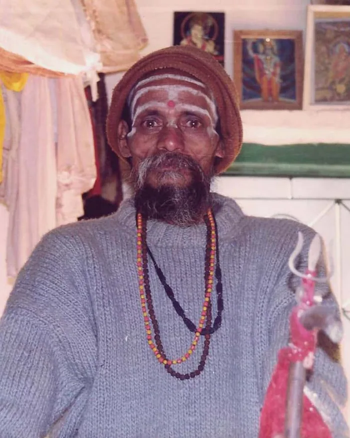 Hari Baba mit Stirnzeichen und zwei Gebetsketten